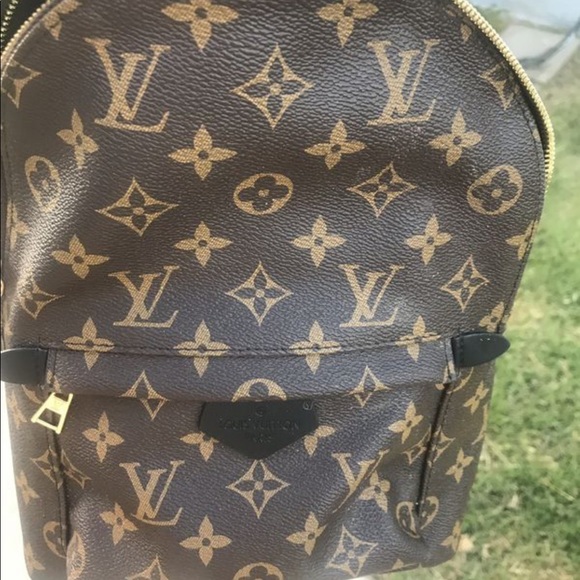 LV back pack - Picture 3 of 3